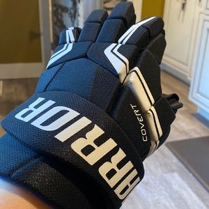 Warrior brand junior sized hockey gloves (pair)